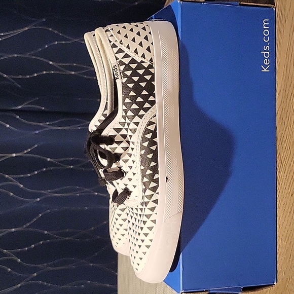 Keds geometric tennis shoes - Picture 2 of 4